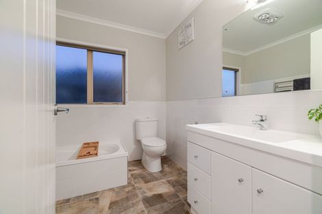 Photo of property in 19 Meridian Grove, Kelvin Grove, Palmerston North, 4414