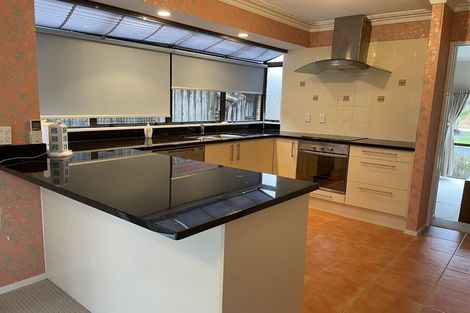 Photo of property in 5 Kookaburra Place, Botany Downs, Auckland, 2010