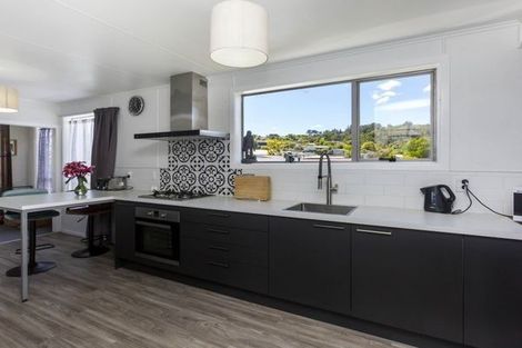 Photo of property in 51 Blueberry Grove, Timberlea, Upper Hutt, 5018