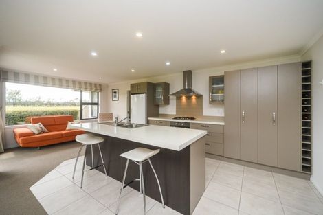 Photo of property in 15 Lorenzo Place, Kelvin Grove, Palmerston North, 4414