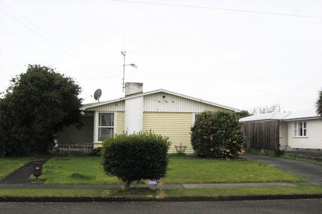 Photo of property in 39 Karaka Crescent, Levin, 5510