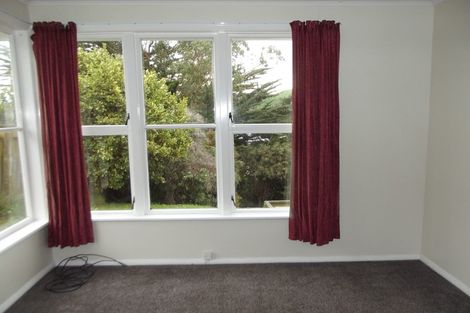 Photo of property in 12 Dorset Grove, Cannons Creek, Porirua, 5024