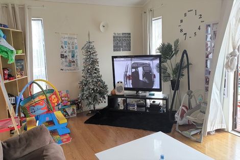 Photo of property in 1/8 Greenstone Place, Clover Park, Auckland, 2019