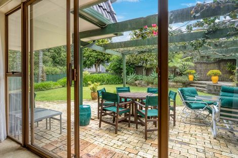 Photo of property in 9 Langstone Place, Chatswood, Auckland, 0626