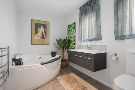 Photo of property in 35 Waione Avenue, Athenree, Waihi Beach, 3177