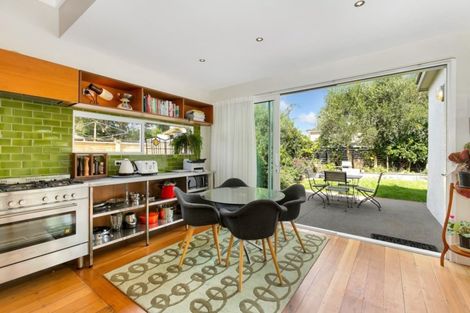 Photo of property in 30 Walker Road, Point Chevalier, Auckland, 1022