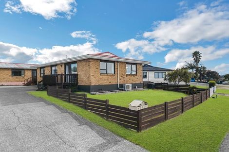 Photo of property in 44a Edgewater Parade, Waiuku, 2123
