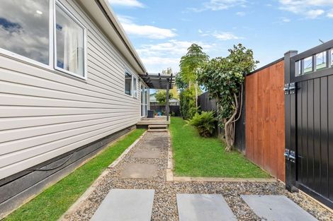 Photo of property in 3/69 Awaroa Road, Helensville, 0800