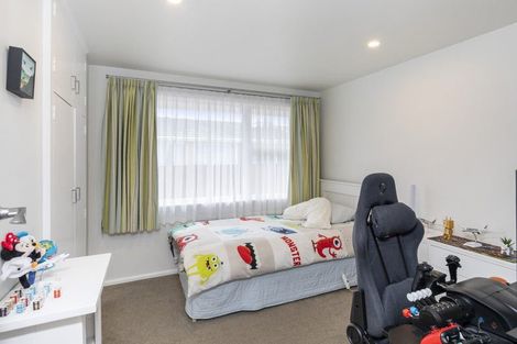 Photo of property in 17 Newbridge Place, Ilam, Christchurch, 8041