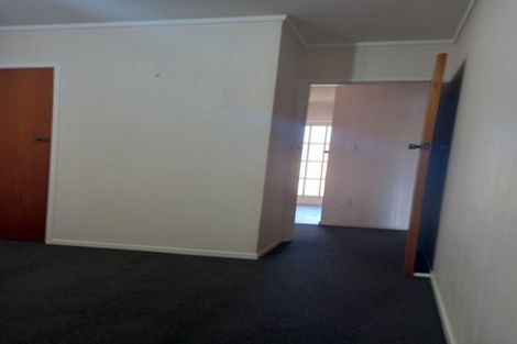 Photo of property in 2/10 Opaheke Road, Papakura, 2110