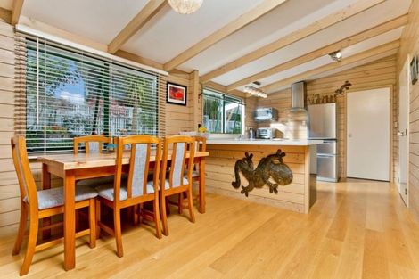 Photo of property in 2/42 Woodlands Crescent, Browns Bay, Auckland, 0630