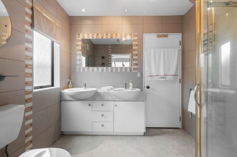 Photo of property in 39 Alec Craig Way, Gulf Harbour, Whangaparaoa, 0930