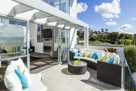 Photo of property in 15 Courtneys, West Harbour, Auckland, 0618