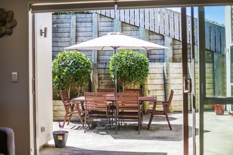 Photo of property in 33 Kahurangi Heights, Aotea, Porirua, 5024