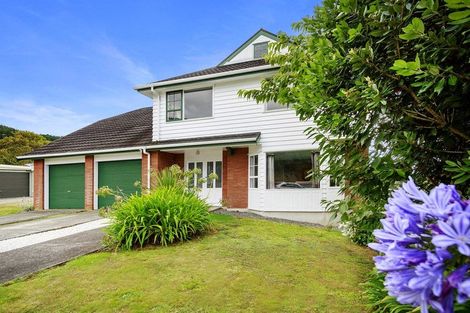 Photo of property in 7 Saint Hildas Glade, Tawa, Wellington, 5028