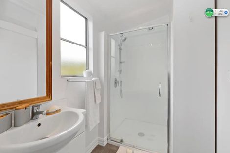 Photo of property in 54 Awaroa Road, Sunnyvale, Auckland, 0612