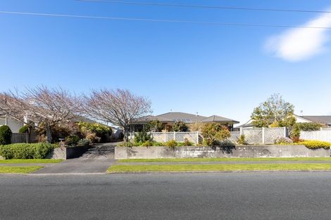 Photo of property in 5 Karina Road, Merrilands, New Plymouth, 4312