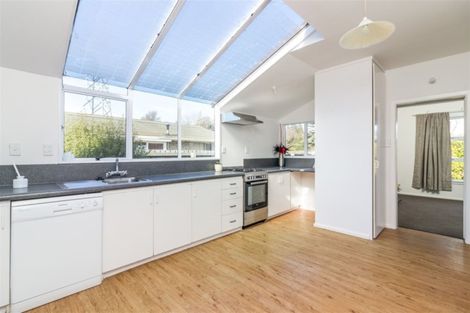 Photo of property in 316 Memorial Avenue, Burnside, Christchurch, 8053