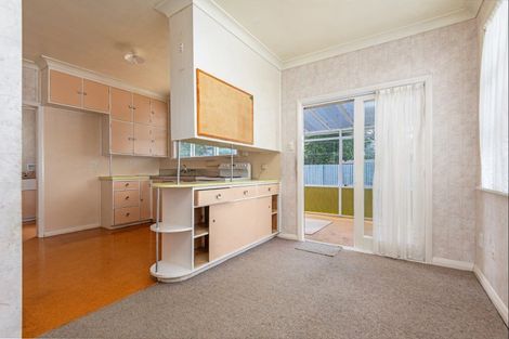 Photo of property in 8 Lowestoft Place, West End, Palmerston North, 4412