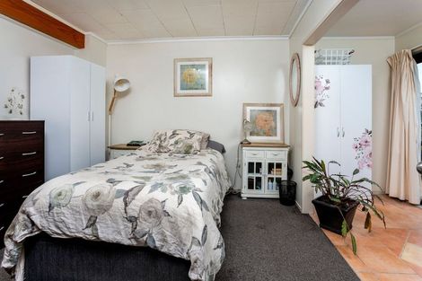 Photo of property in 34 Unsworth Drive, Unsworth Heights, Auckland, 0632