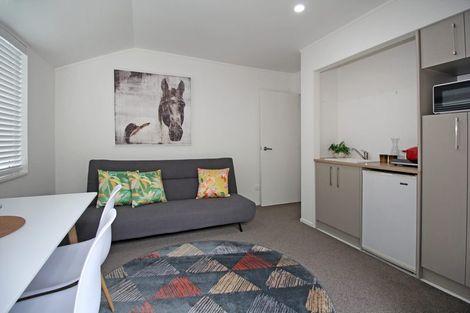 Photo of property in 2 Harbour Lights Close, West Harbour, Auckland, 0618