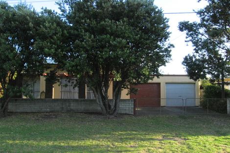 Photo of property in 10 Hemara Street, Waikanae Beach, Waikanae, 5036