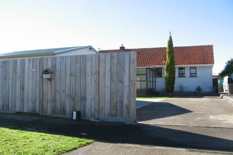 Photo of property in 15 Esk Street, Roslyn, Palmerston North, 4414