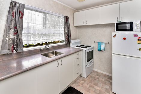 Photo of property in 2/13 Walter Strevens Drive, Conifer Grove, Takanini, 2112