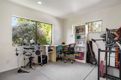 Photo of property in 2/23 Ludlow Terrace, Totara Vale, Auckland, 0627