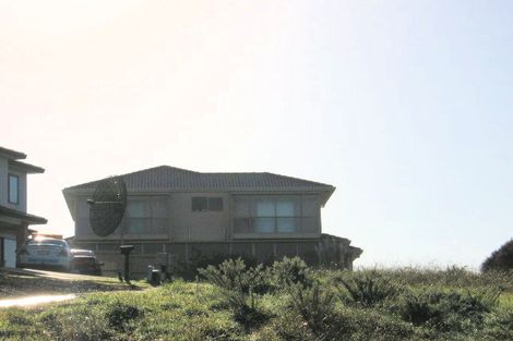 Photo of property in 21 Fairchild Avenue, Goodwood Heights, Auckland, 2105