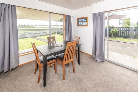 Photo of property in 16 Swinbourne Street, Waverley, 4510