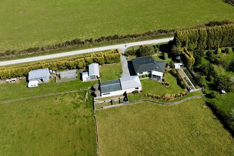 Photo of property in 177 Awarua School Road, Woodend, Invercargill, 9877