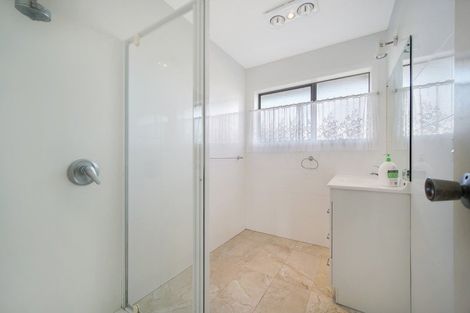 Photo of property in 1 Hedge Row, Sunnyhills, Auckland, 2010