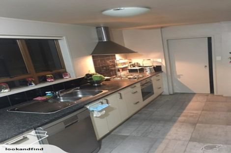 Photo of property in 2/41 Challen Close, Conifer Grove, Takanini, 2112