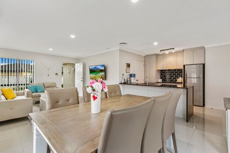 Photo of property in 10 Stellata Court, Randwick Park, Auckland, 2105