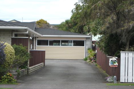 Photo of property in 2/27 Whiteley Street, Moturoa, New Plymouth, 4310