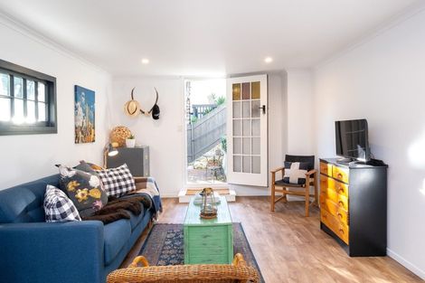 Photo of property in 15 Burns Road, Hospital Hill, Napier, 4110