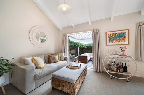 Photo of property in 6 Graven Court, Henderson, Auckland, 0612