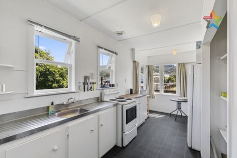 Photo of property in 6 Bryant Grove, Taita, Lower Hutt, 5011