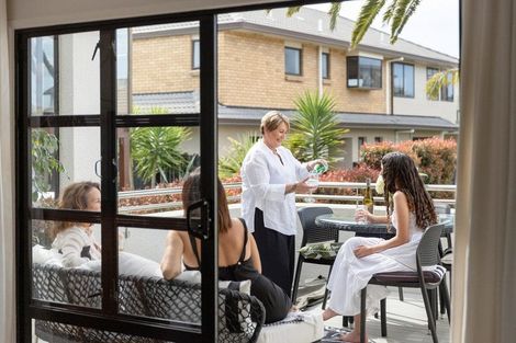 Photo of property in 21a Sunbrae Grove, Mount Maunganui, 3116