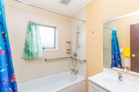 Photo of property in 2/50 Kenderdine Road, Papatoetoe, Auckland, 2025