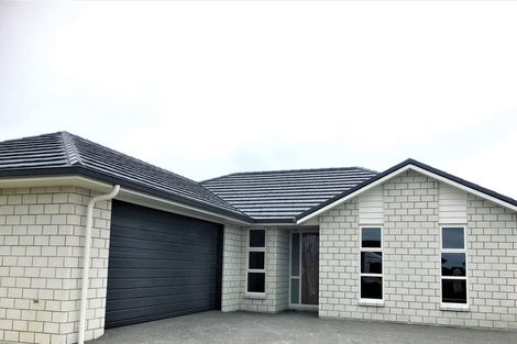 Photo of property in 11 Harding Drive, Papamoa Beach, Papamoa, 3118