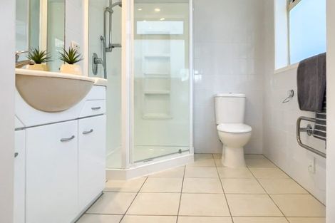 Photo of property in 25 Marina View Drive, West Harbour, Auckland, 0618