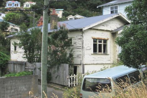 Photo of property in 23 Medway Street, Island Bay, Wellington, 6023
