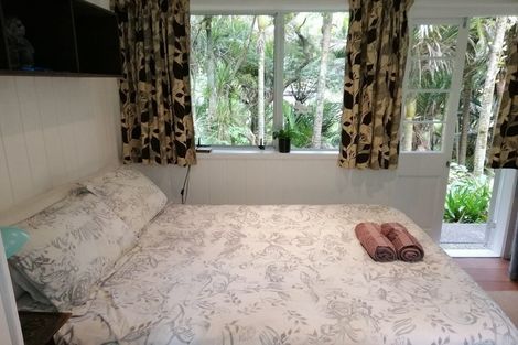 Photo of property in 10-12 Glenesk Road, Piha, New Lynn, 0772