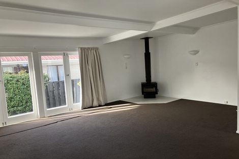 Photo of property in 2/17a Hillcrest Avenue, Hillcrest, Auckland, 0627