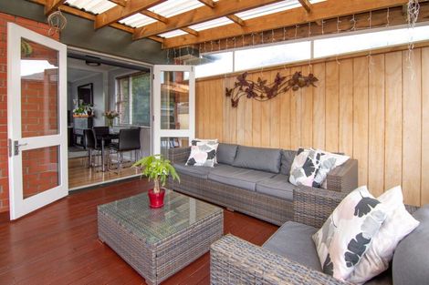 Photo of property in 10 Piper Place, Roslyn, Palmerston North, 4414