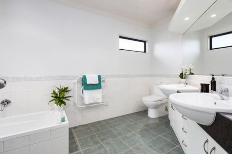 Photo of property in 34 Byblos Place, The Gardens, Auckland, 2105