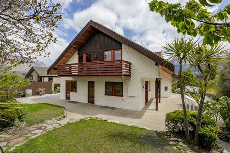 Photo of property in 9 Cypress Court, Kelvin Heights, Queenstown, 9300
