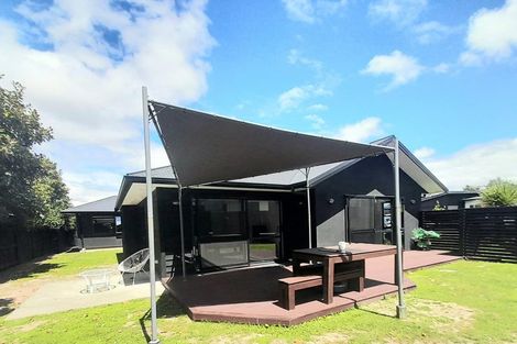 Photo of property in 5 D'urville Place, Kelvin Grove, Palmerston North, 4414